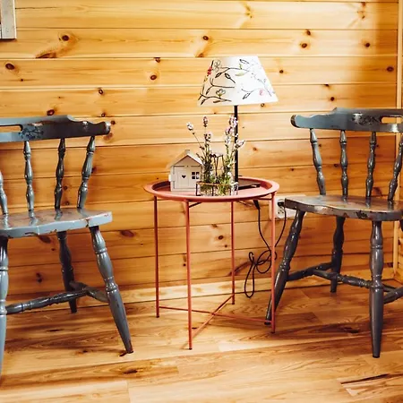 Obok Dziadka W Okolicy Czarnej Góry Willa *