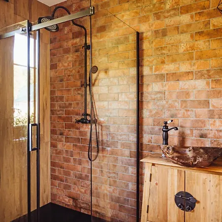 Obok Dziadka W Okolicy Czarnej Góry Willa *