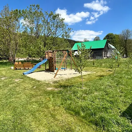 Obok Dziadka W Okolicy Czarnej Góry Willa *