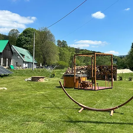 Obok Dziadka W Okolicy Czarnej Góry Willa *