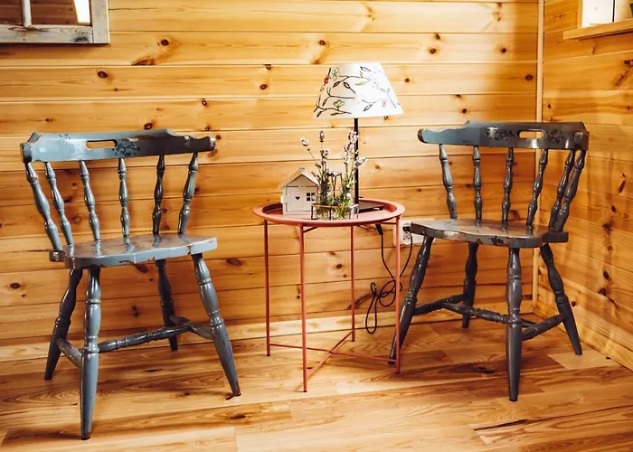 Obok Dziadka W Okolicy Czarnej Góry Willa *